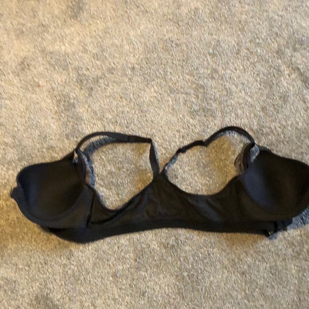 Victoria Secret Sports Bra 36B - Picture 3 of 4